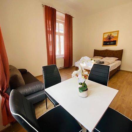 Deluxe Quad Room Dw Viena Exterior foto